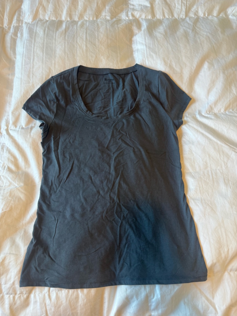 No Boundaries Women's Short Sleeve Scoop Neck Tee - Charcoal